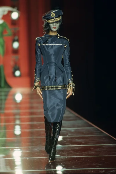 Look 32